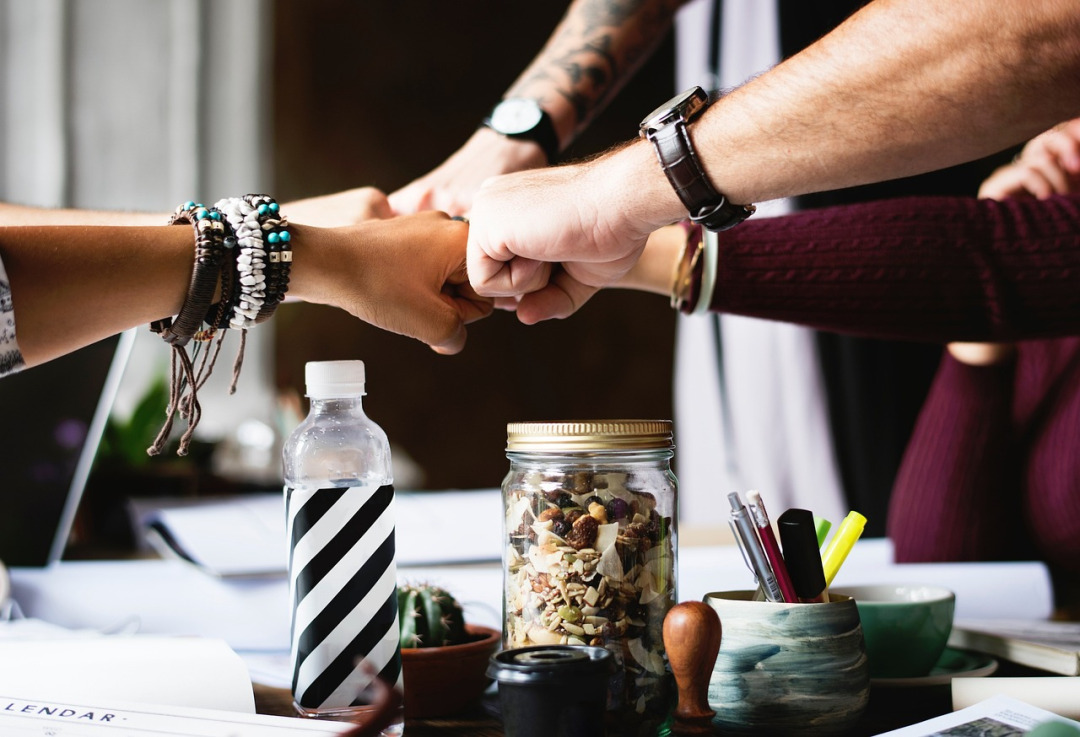 IT consulting teamwork discussion